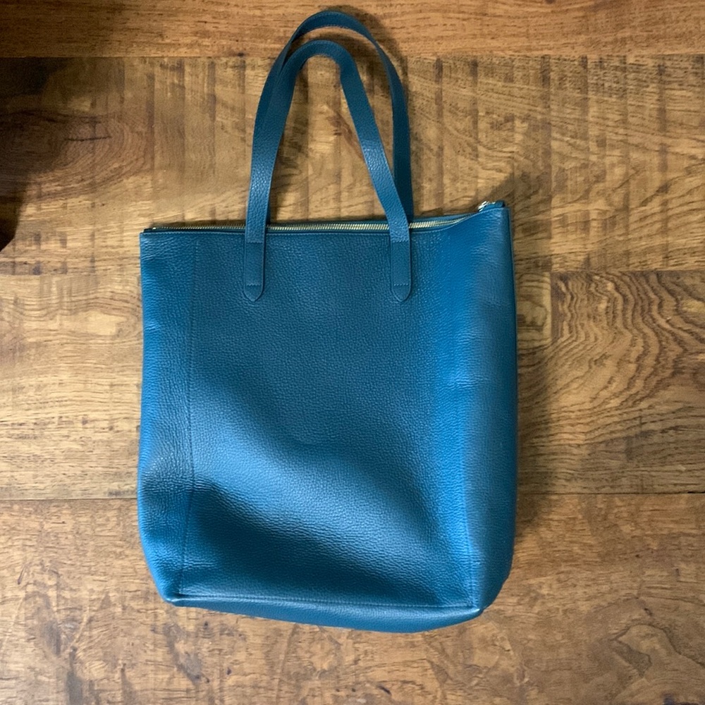 Cuyana tall zipper structured tote in deep ocean